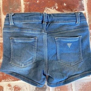Guess Los Angeles super STRETCHY denim style shorts w/ inside waist adjustable